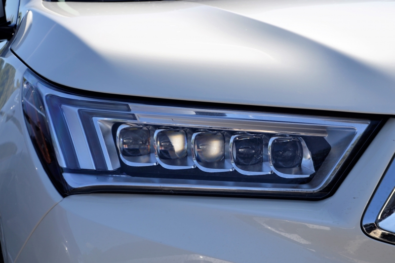 moto-CAUSSOLS-min_acura-headlamp-2834131